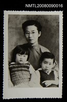 相關藏品主要名稱：張秀亞早年與稚齡兒女合照（黑白）的藏品圖示